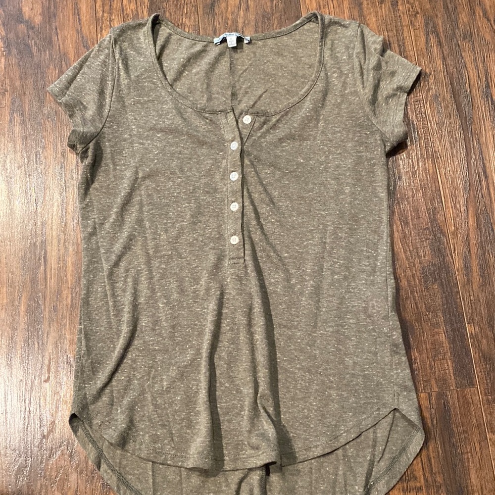 Like new tee shirt navy green size small